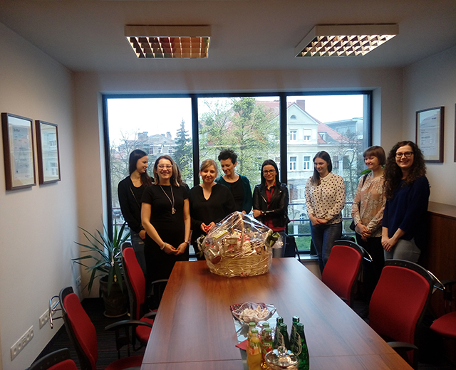 Marlena celebrating 5 years at getsix® with a gift basket
