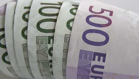 €100 and €500 banknotes